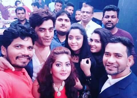 According to a report in Deccan Chronicle Nirahua was flying down to London along with some of his fellow actors from the industry to attend the 'Bhojpuri Film Festival'. He allegedly over-utilised the freebies that came along with the meal on the flight. (FILE PIC/@NirahuaOfficial)