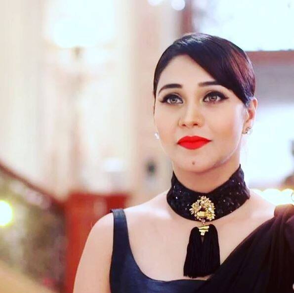 Amrapali Gupta: I remember how we sister use to start making national flag since 1st Aug. And use to even fight for each one to be best. We use to wake-up early and run to ground to see flag hosting and use to return and copy the process. It use to be fun.