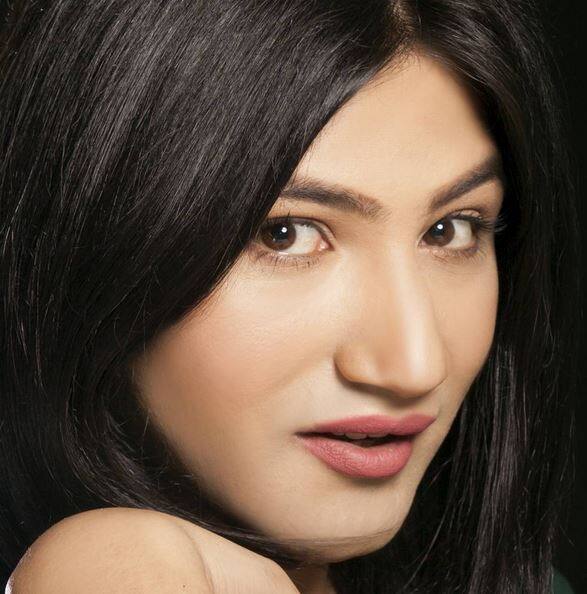 Mahika Sharma: I have always enjoyed making national flag. Be it for any occasion. Even remember me and my friends use to colour our white Dupatta's and make it Orange-White-Green. It use to be fun.