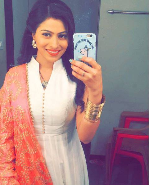 Aparna Dixit: During childhood I remember making paper flags for independence day and use to host it with friends. We use to collect flowers and also make 'Rangoli' and enjoy singing national anthem and patriotic songs.