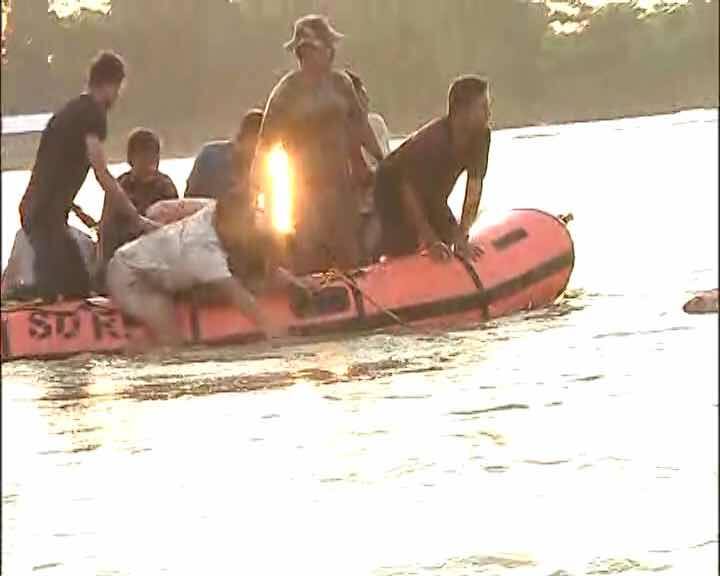 The situation in Bihar is bad beyond one's imagination. In such a time, NDRF teams are serving as gods to the affected people. (All images: ABP News)