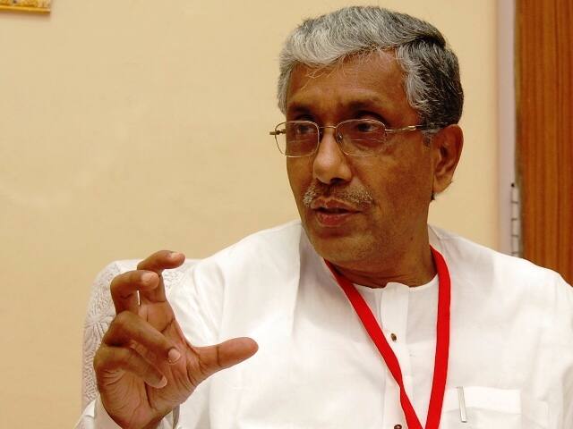 Tripura Chief Minister Manik Sarkar has alleged that Doordarshan and All India Radio (AIR) refused to broadcast his Independence Day address unless he 