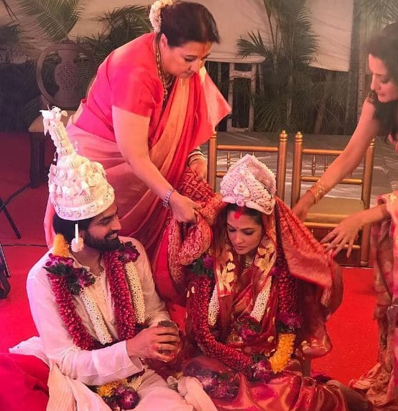 Couple was looking adorable on their special day