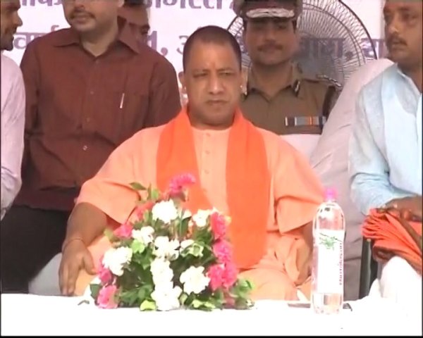 Yogi further went ahead and said that “a man sitting in Delhi cannot understand the problems of Gorakhpur”