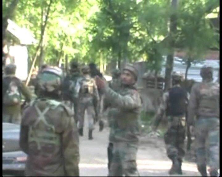 Massive search operation in J&K after tip-off regarding hiding terrorists Massive search operation in J&K after tip-off regarding hiding terrorists