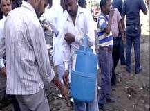 Cup Of Relief: When Locals Step In To Provide Tea & Snacks To Stranded Passengers