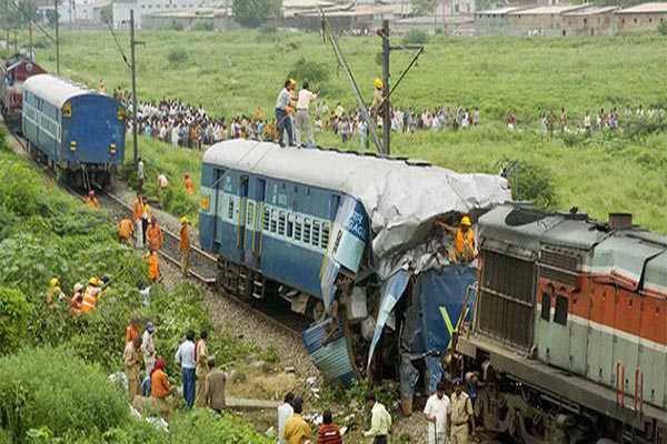 February 20, 2017: Three passengers were injured after two bogies of New Delhi-bound Kalindi Express derailed after colliding with a goods train coming from opposite direction near Tundla junction in Uttar Pradesh.