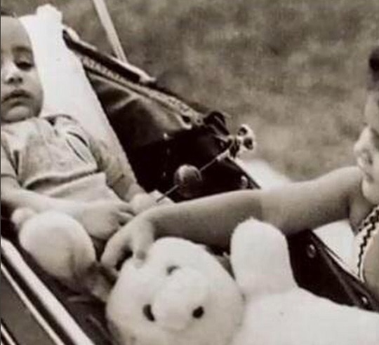 Big B shares awwdorable childhood picture of Abhishek and sister Shweta Big B shares awwdorable childhood picture of Abhishek and sister Shweta