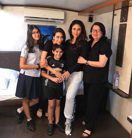 Another family picture (Image courtesy- Instagram @therealkarismakapoor)