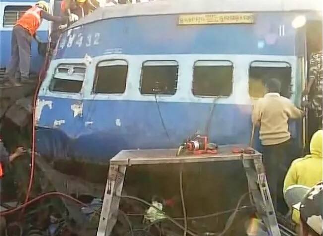 21 January 2017 – The Kuneru train derailment occurred when the 18448 Jagdalpur–Bhubaneswar Hirakhand Express derailed near Kuneru, Vizianagaram, killing 41 and injuring 68. 