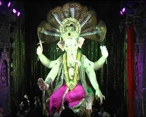 Thousands gather in Mumbai’s Siddhivinayak temple at early morning on Friday