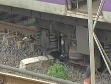 4 coaches of Andheri-CST Harbor local train derailed near Mahim-south side in Mumbai