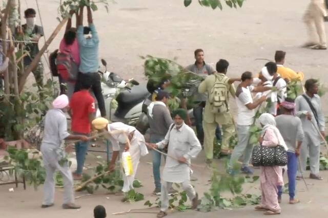 Dera Sacha Sauda chief Ram Rahim verdict: The followers, mostly young men, squatted on the road just in front of the cavalcade. However, the police immediately evicted them following which the Dera chief continued his onward journey to Panchkula. (AP Photo)