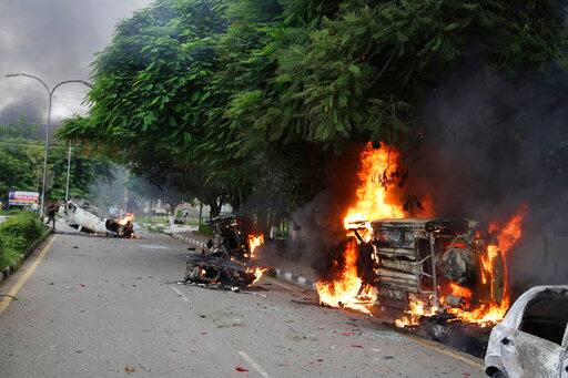 Vehicles set alight by Dera Sacha Sauda sect members burn in the streets of Panchkula, India, Friday, Aug. 25, 2017. Deadly riots have broken out in a north Indian town after a court convicted a guru of raping two of his followers. Mobs also attacked journalists and set fire to government buildings and railway stations. (AP Photo/Altaf Qadri)