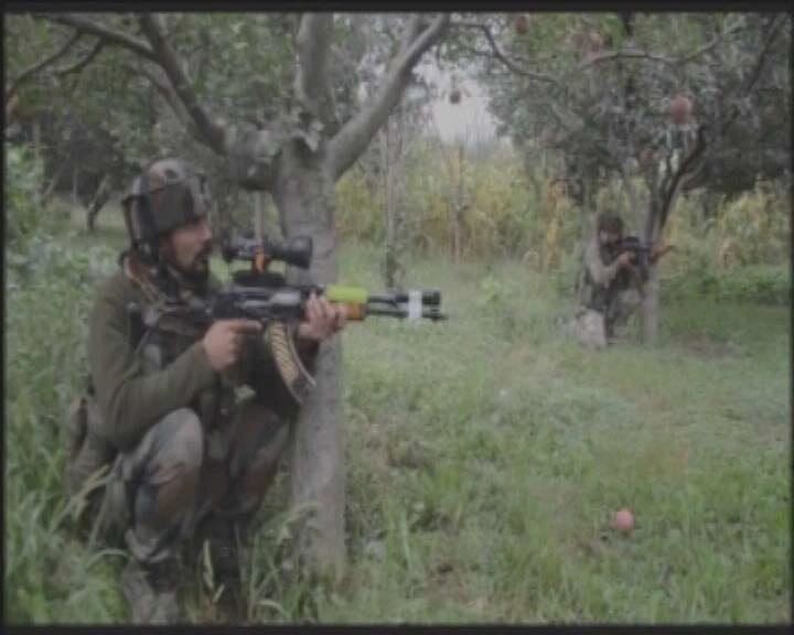 A CRPF spokesperson in Srinagar said head constable Ravindra Baban Dhanawade of Maharashtra and constable Jaswant Singh of Haryana died from wounds and a militant was gunned down.