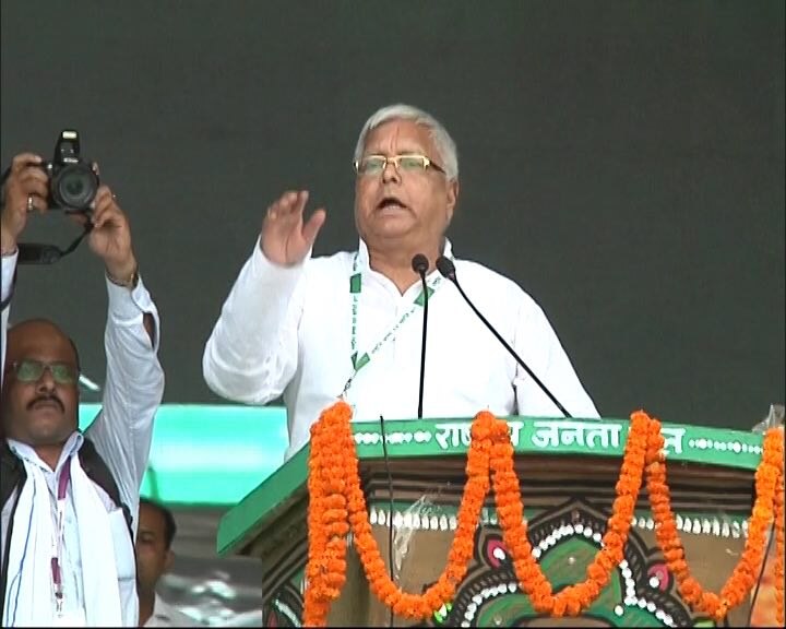 Lalu attacks Modi, Nitish in Patna rally, says 'wont compromise on ideology even if I get hanged' Lalu attacks Modi, Nitish in Patna rally, says 'wont compromise on ideology even if I get hanged'