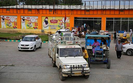 It is said to be a secret ploy of the convict to make an escapade from the police convoy. PIC/AP.