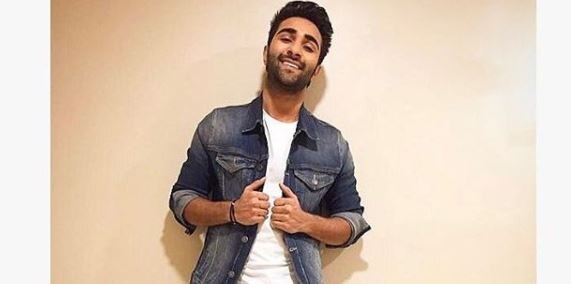 Big B welcomes Aadar Jain to Bollywood Big B welcomes Aadar Jain to Bollywood