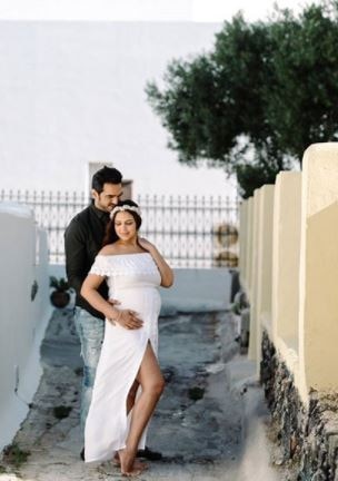 One of the glance of her maternity photoshoot. Her baby shower was celebrated with great pomp and show. Image Courtesy - Instagram 