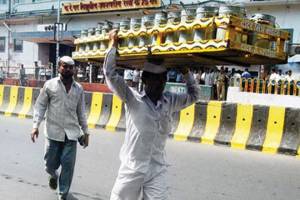Maharashtra Bandh: No 'Dabbawalas' service in Mumbai amid protests