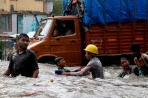 Mumbai Rains: Renowned Doctor Deepak Amrapurkar Missing; Fell Into Manhole, Say Witnesses