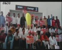 Lucknow Metro Rail: SP Workers Celebrate At Charbagh Metro Station, Say Akhilesh Yadav Deserves Credit