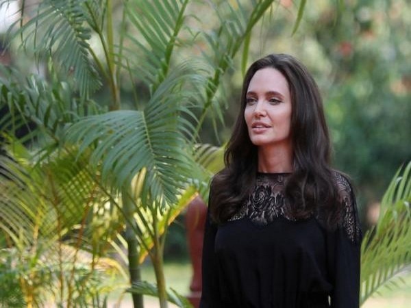 Being Single Is Just Too 'Hard' For Angelina Jolie Being Single Is Just Too 'Hard' For Angelina Jolie