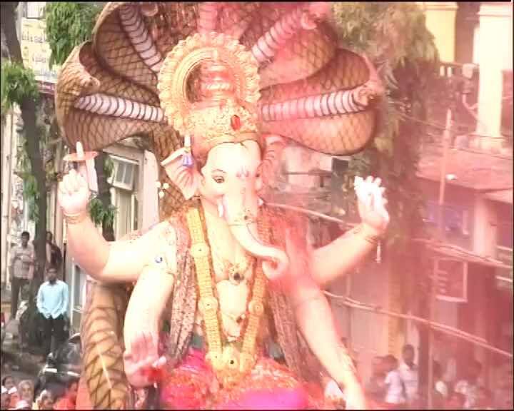 Lakhs of Bappa devotees thronged in large numbers to bid adieu to the idols of the elephant-headed God.