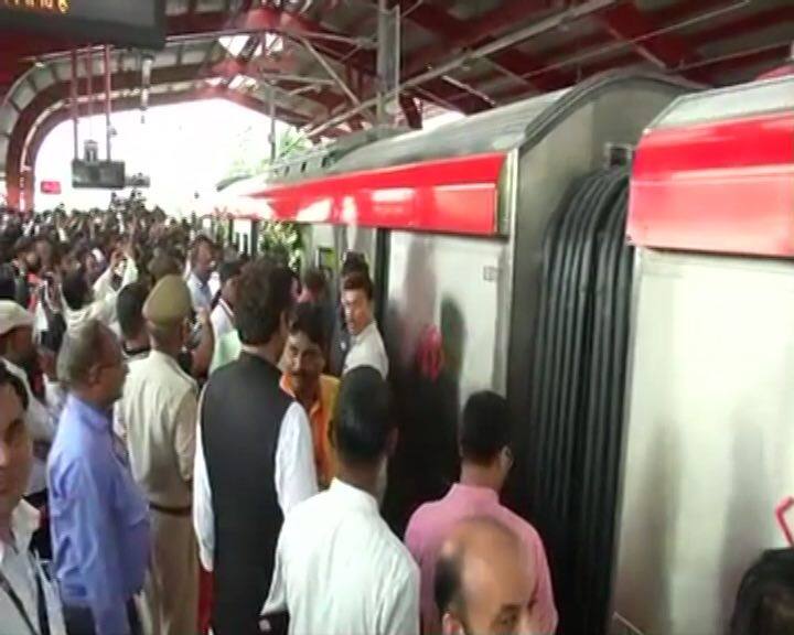 On the first day of Lucknow Metro's commercial operations, the train services in Uttar Pradesh's capital city Lucknow came to a halt following technical glitches.