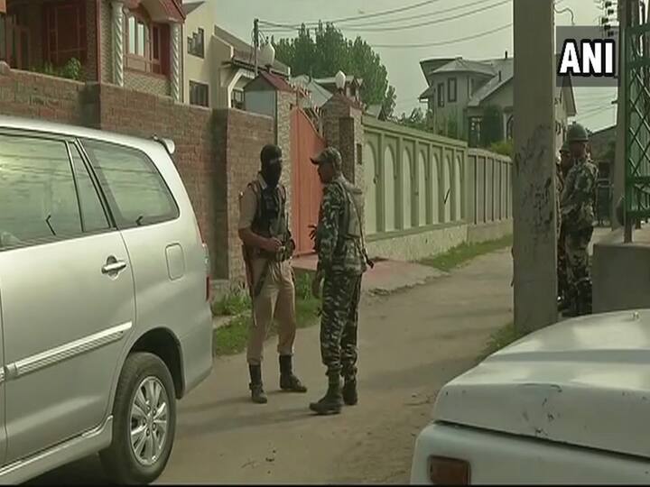 Sleuths of the National Investigation Agency swooped down on traders at various parts of Srinagar and North Kashmir this morning and carried out extensive search operations at suspected locations, officials said.