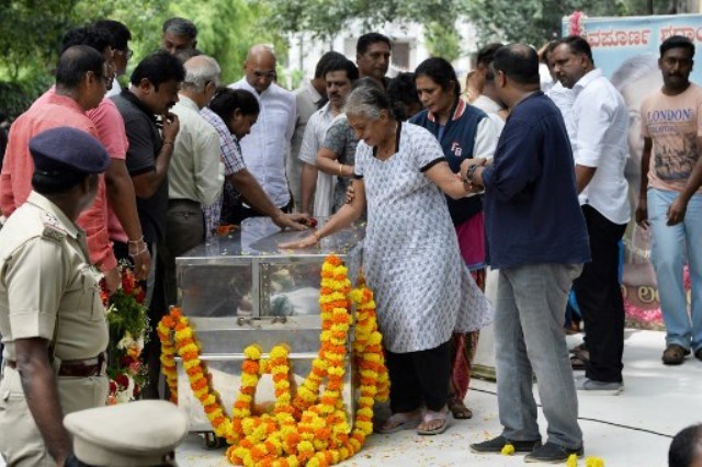 IN PICS: Journalist Gauri Lankesh\'s family, friends grieve her death 