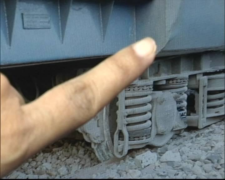 Seven coaches of Shaktipunj Express jump off track. 