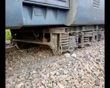 Shaktipunj Express Derails In UP\'s Sonbhadra District, 7 Coaches Jump Off Track