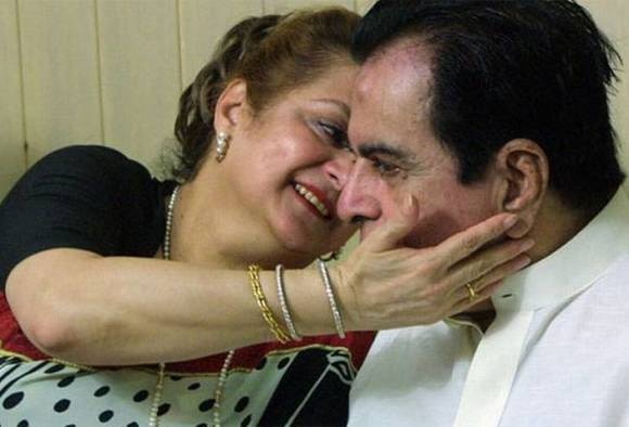 Fan messages make Dilip Kumar teary-eyed Fan messages make Dilip Kumar teary-eyed