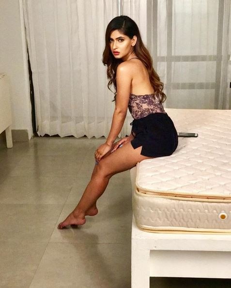 477px x 595px - YEH HAI MOHABBATEIN Actress Karishma Sharma Is At Her SEXIEST In Poster Of  Ragini MMS Returns
