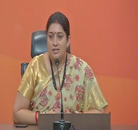Smriti Irani attacks Rahul Gandhi, says “A ‘failed dynast’ today chose to speak about his failed political journeys in USA” 