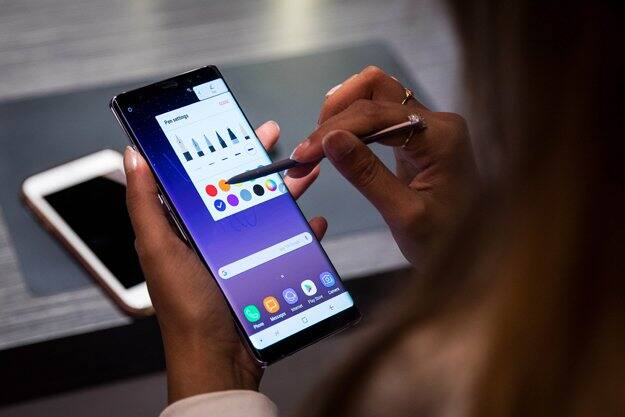 This is Samsung's first smartphone to feature dual camera set-up at the rear with portrait mode and dual optical image stabilisation (OIS). It also comes with 