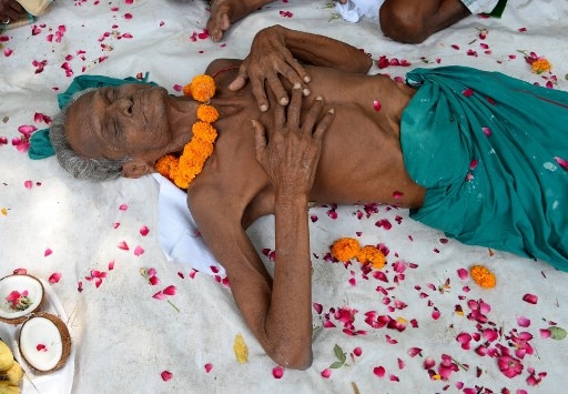 Tamil Nadu farmers protesting at Jantar Mantar 'eat' human flesh and excreta Tamil Nadu farmers protesting at Jantar Mantar 'eat' human flesh and excreta