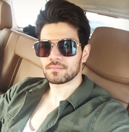 Sooraj Pancholi deletes his twitter account after commenting on Kangana Sooraj Pancholi deletes his twitter account after commenting on Kangana