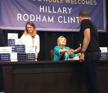Amazon deletes over 900 online reviews of Clinton\'s new book