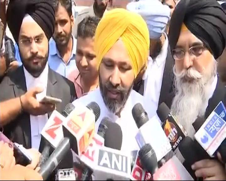 Khatta Singh, Gurmeet Ram Rahim Singh’s former driver, approached a special CBI court on Saturday to record a fresh statement against the Dera Sacha Sauda chief in two murder cases. 