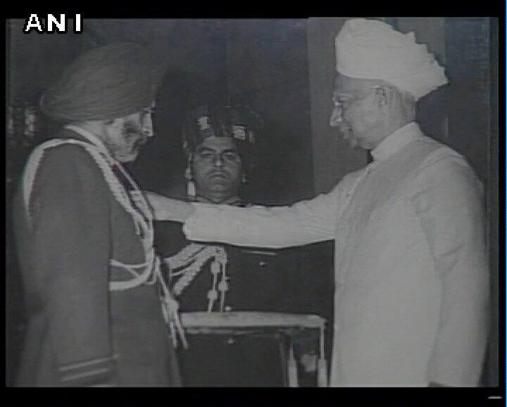 Among other dignitaries who were seen streaming in were Union Finance Minister Arun Jaitley, MoS for External Affairs and former Army chief V K Singh, former defence minister A K Antony and Congress MP Karan Singh.