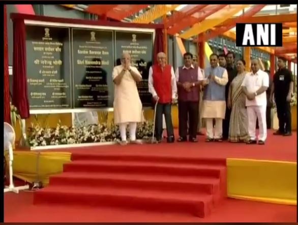 The event was attended by Gujarat Chief Minister Vijay Rupani, former CM of Gujarat Anandiben Patel, Union Minister Nitin Gadkari. (Image: ANI)