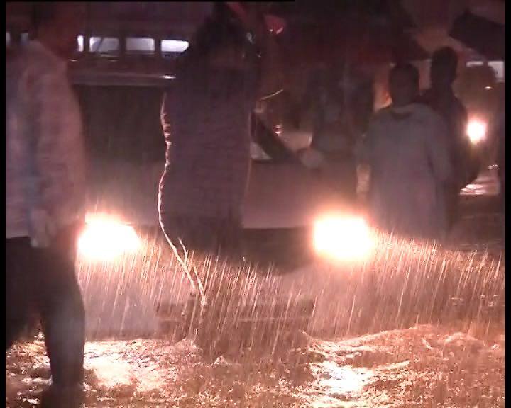 A forecast of heavy to very heavy rainfall at few places with extremely heavy rainfall in Raigad district adjoining Mumbai is expected in the next 24 hours, according to IMD Mumbai. An India Meteorological Department (IMD) official said the Santacruz observatory recorded 225.3 mm rain from 8.30 am to 11.30 pm last night.