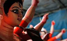 Durga Puja: বাংলার দুর্গাপুজোর ইউনেস্কোর স্বীকৃতির প্রসঙ্গে কেন্দ্র এবং রাজ্যের মধ্যে শুরু হয়েছে টানাপোড়েন। Bangla News