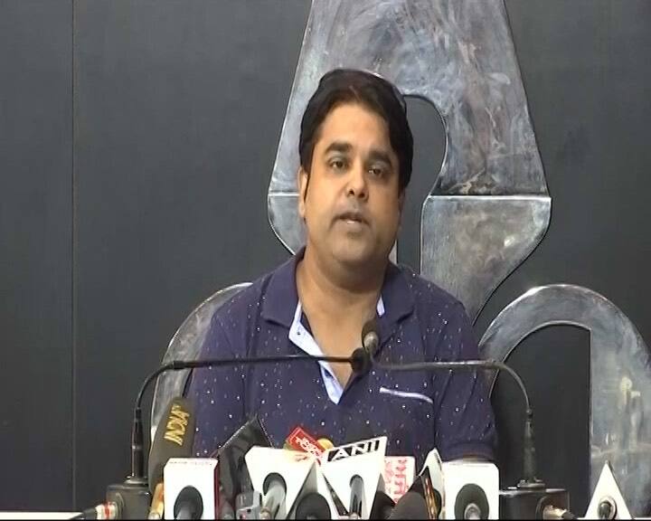 In an explosive press conference, Honeypreet’s former husband Vishwas Gupta alleged that he had caught her and Baba Ram Rahim Singh having sex together.