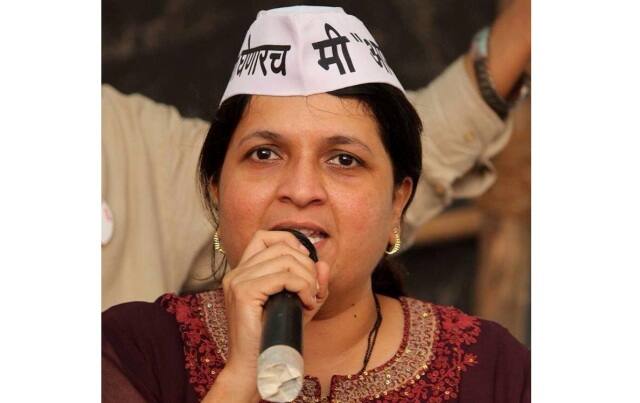Social activist Anjali Damania on Saturday claimed she received a threat call from a Pakistan-based number, asking her to withdraw the cases she has filed against BJP leader Eknath Khadse. (Photo: Facebook/ File)