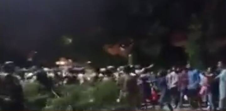  Students pelted stones on police and burnt their vehicles. (Image: ABP Live)