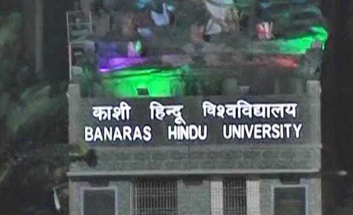 Massive ruckus over police’s lathi charge against female students of Banaras Hindu University on Sunday night./ ABP News Image