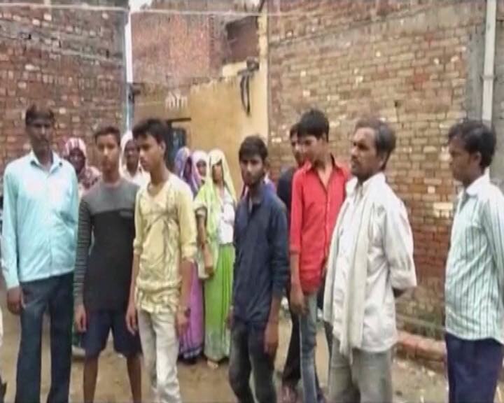Accused Hariom, had offered a cellphone to the girl. After refusing to accept his cellphone, Hariom threatened to kill her. / ABP News Image